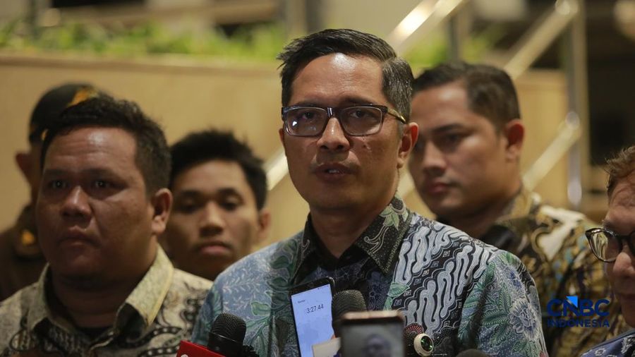 Kepala Pusat Penerangan Hukum (Kapuspenkum) Kejagung Anang Supriatna bersama tim 9 Kejagung menyampaikan konferensi pers usai pemeriksaan Mantan Jaksa Agung Muda Tindak Pidana Khusus (Jampidsus) Febrie Adriansyah di Gedung Utama Kejaksaan Agung (Kejagung), Jakarta, Jumat (24/7/2026).