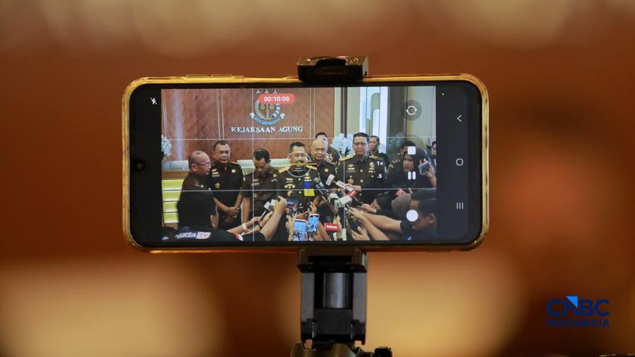 Konferensi pers usai pelantikan di Gedung Kejagung, Jakarta, Jumat (24/7/2026). (CNBC Indonesia/Muhammad Sabki)