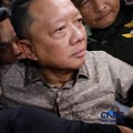 Mantan Jaksa Agung Muda Tindak Pidana Khusus (Jampidsus) Febrie Adriansyah usai menjalani pemeriksaan dalam penyidikan dugaan tindak pidana pencucian uang (TPPU) di Gedung Utama Kejaksaan Agung (Kejagung) Jakarta, Jumat, (24/7/2026). (CNBC Indonesia/
