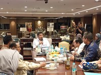 Menteri PKP Maruarar Sirait saat menerima audiensi konsumen LRT City di kantornya, Jakarta, Jumat (24/7/2026). (CNBC Indonesia/Martyasari Rizky)