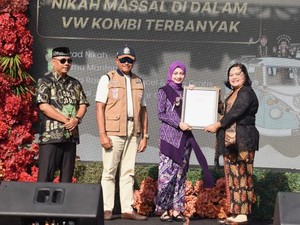 Nikah Massal 53 Pasangan di Kota Kediri dalam VW Kombi Pecahkan Rekor MURI