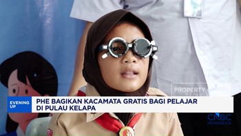 PHE Bagikan Kacamata Gratis Bagi Pelajar di Pulau Kelapa