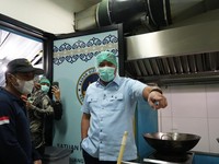 Sidak perdana Kepala Badan Gizi Nasional (BGN) Sudaryono ke sejumlah dapur SPPG di Bogor, Jumat (24/7/2026). (Dok. Biro Humas BGN)
