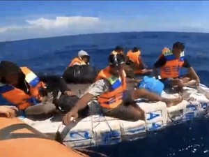 Penyelamatan Dramatis 6 ABK KM Genius yang Tenggelam di Selat Bali