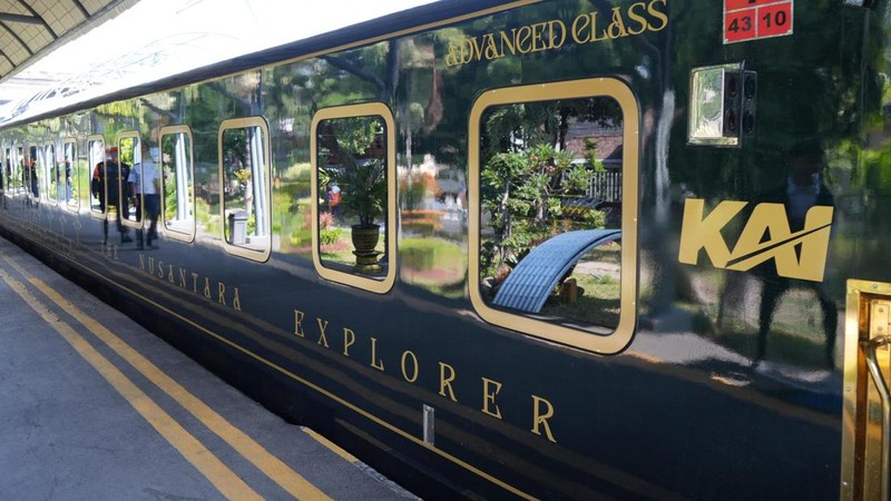 PT Kereta Api Indonesia (Persero) melaksanakan uji statis dan uji dinamis terhadap dua kereta Nusantara Explorer Luxury Sleeper Train yang telah menyelesaikan tahap pengerjaan interior di Balai Yasa Surabaya Gubeng. (Dok. KAI)