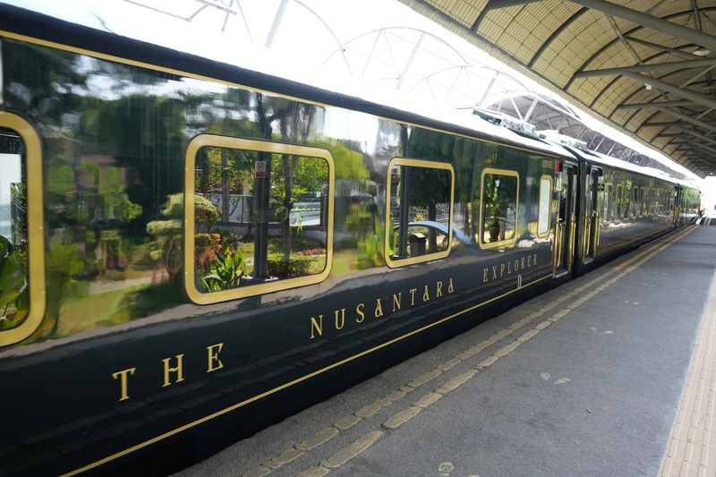 PT Kereta Api Indonesia (Persero) melaksanakan uji statis dan uji dinamis terhadap dua kereta Nusantara Explorer Luxury Sleeper Train yang telah menyelesaikan tahap pengerjaan interior di Balai Yasa Surabaya Gubeng. (Dok. KAI)