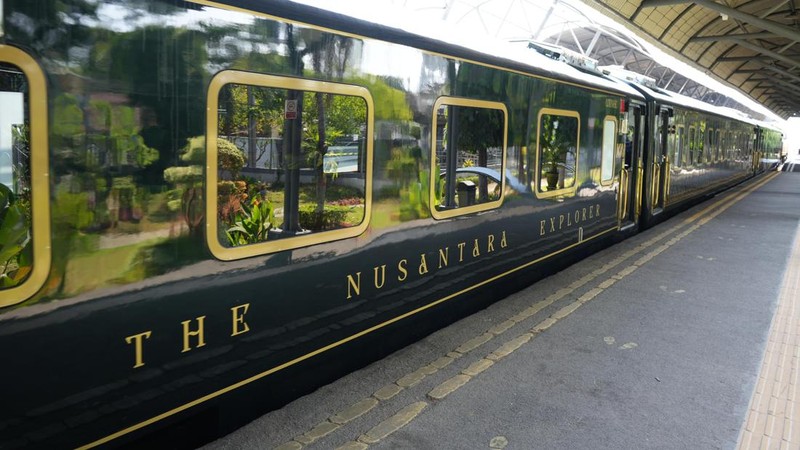 PT Kereta Api Indonesia (Persero) melaksanakan uji statis dan uji dinamis terhadap dua kereta Nusantara Explorer Luxury Sleeper Train yang telah menyelesaikan tahap pengerjaan interior di Balai Yasa Surabaya Gubeng. (Dok. KAI)