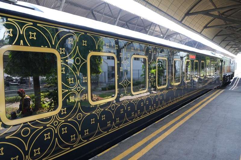 PT Kereta Api Indonesia (Persero) melaksanakan uji statis dan uji dinamis terhadap dua kereta Nusantara Explorer Luxury Sleeper Train yang telah menyelesaikan tahap pengerjaan interior di Balai Yasa Surabaya Gubeng. (Dok. KAI)