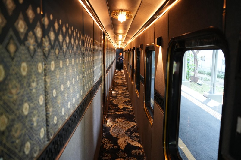 PT Kereta Api Indonesia (Persero) melaksanakan uji statis dan uji dinamis terhadap dua kereta Nusantara Explorer Luxury Sleeper Train yang telah menyelesaikan tahap pengerjaan interior di Balai Yasa Surabaya Gubeng. (Dok. KAI)