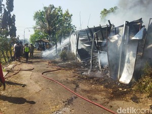 Gudang Rosok di Drono Klaten Ludes Terbakar