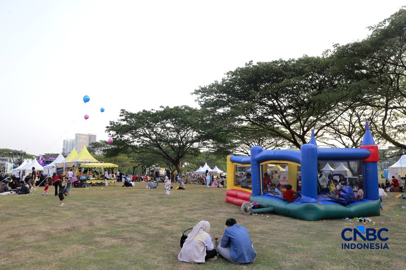 Suasana keseruan Trans TV Festival Vol. 5. di Lapangan Sunburst BSD, Tangerang Selatan, Minggu (26/7/2026). (CNBC Indonesia/Muhammad Sabki)