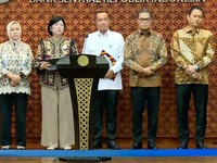 Deputi Gubernur Senior Bank Indonesia (BI), Destry Damayanti saat menyampaikan konferensi Pers terkait Gubernur Bank Indonesia, Perry Warjiyo Mundur, di Jakarta, Senin (27/7/2026). (Dok. Istimewa)