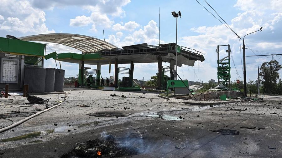 Lokasi sebuah SPBU yang terkena serangan udara Rusia, di tengah serangan Rusia terhadap Ukraina, di Zaporizhzhia, Ukraina, 26 Juli 2026.