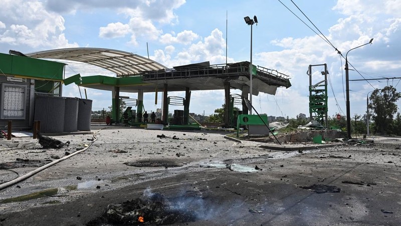 Lokasi sebuah SPBU yang terkena serangan udara Rusia, di tengah serangan Rusia terhadap Ukraina, di Zaporizhzhia, Ukraina, 26 Juli 2026.