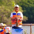 Menteri Kelautan dan Perikanan Sakti Wahyu Trenggono dalam acara konservasi pesisir di Pantai Utara (Pantura), Senin (27/7/2026). (Dok. Biro Humas KKP)