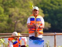Menteri Kelautan dan Perikanan Sakti Wahyu Trenggono dalam acara konservasi pesisir di Pantai Utara (Pantura), Senin (27/7/2026). (Dok. Biro Humas KKP)