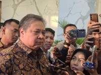 Menteri Koordinator (Menko) Bidang Perekonomian Airlangga Hartanto buka suara soal mundurnya Perry Warjiyo sebagai gubernur Bank Indonesia (BI). (CNBC Indonesia/Chandra Dwi Pranata)