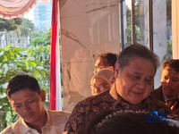 Menteri Koordinator (Menko) Bidang Perekonomian Airlangga Hartanto buka suara soal mundurnya Perry Warjiyo sebagai gubernur Bank Indonesia (BI). (CNBC Indonesia/Chandra Dwi Pranata)