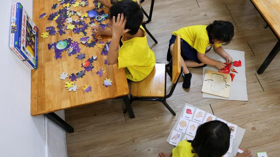 Para siswa di sebuah sekolah untuk pengungsi berperan-serta dalam aktivitas pembelajaran di tengah lonjakan ujaran kebencian daring nan menargetkan organisasi Rohingya, di Kuala Lumpur, Malaysia, 13 Juli 2026.