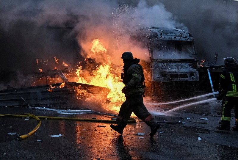 Lokasi sebuah SPBU yang terkena serangan udara Rusia, di tengah serangan Rusia terhadap Ukraina, di Zaporizhzhia, Ukraina, 26 Juli 2026. (REUTERS/Stringer)