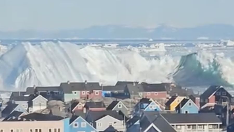Sebuah video yang diunggah akun TikTok @monahansen1 memperlihatkan momen langka saat gunung es raksasa terbalik di lepas pantai Ilulissat, Greenland, pada 25 Juli 2026. (Tangkapan Layar Tiktok/@monahansen1)
Location
