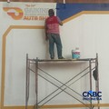 Sejumlah pekerja menyelesaikan beberapa stand booth menjelang GAIKINDO Indonesia International Auto Show (GIIAS) 2026 di ICE BSD., Tangerang, Senin (27/7/2026). (CNBC Indonesia/Ferry Sandi)