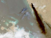 Citra satelit gabungan menunjukkan jejak asap yang mengepul, ketika kelompok Houthi Yaman yang bersekutu dengan Iran mengatakan pada hari Sabtu, 25 Juli, bahwa mereka melakukan operasi yang menargetkan fasilitas Saudi Aramco di Jizan dan Yanbu, menur