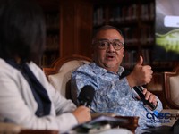 Deputi Bidang Pengendalian Perubahan Iklim dan Tata Kelola Nilai Ekonomi Karbon, Ir. Ary Sudijanto, MSE. menyampaikan pemaparan dalam Ekoniklim Talkshow 2026 di Wisma Habibie & Ainun, Jakarta, Selasa (28/7/2026). (CNBC Indonesia/Faisal Rahman)
