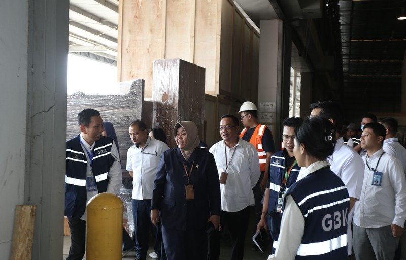 Proses penyimpanan barang dari Blok 15 eks Hotel Sultan telah dilaksanakan secara tertib, aman, dan sesuai dengan berita acara eksekusi. Kepastian tersebut diperoleh setelah PN Jakarta Pusat meninjau langsung dua gudang penyimpanan di Kabupaten Bekasi, Senin (27/7). (Dok PN Jakarta Pusat)