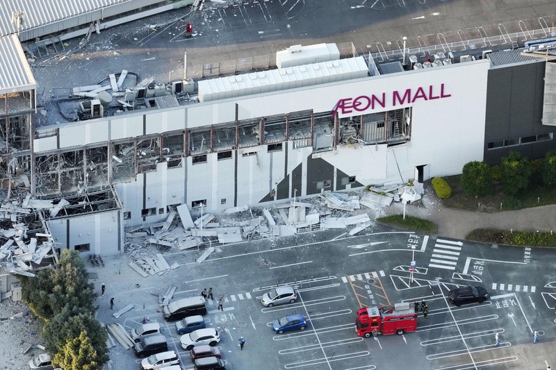 An aerial view shows the damaged Aeon Mall shopping centre after an earthquake with a preliminary magnitude of 7.1 struck Japan's southern Kumamoto prefecture, in Kashima Town, Kumamoto Prefecture, Japan, July 28, 2026. Kyodo/via REUTERS ATTENTION EDITORS - THIS IMAGE HAS BEEN SUPPLIED BY A THIRD PARTY. MANDATORY CREDIT. JAPAN OUT. NO COMMERCIAL OR EDITORIAL SALES IN JAPAN.