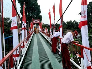 Video Jembatan Gang Damai Diresmikan, Siswa Tak Lagi Lewat Pipa ke Sekolah