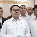 Kepala Staf Kepresidenan RI, Dudung Abdurachman saat menyampaikan keterangan usai Rapat Koordinasi Tata Kelola Ekspor Mineral Kritis Logam Tanah Jarang (LTJ) bersama kementerian, lembaga, aparat penegak hukum, BUMN, dan pelaku usaha di gedung Bina Gr