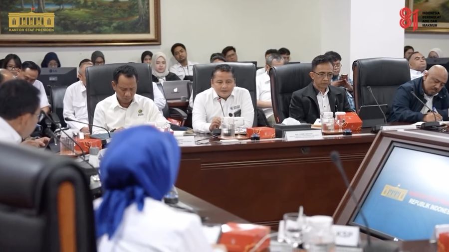 Kepala Staf Kepresidenan RI, Dudung Abdurachman saat menyampaikan keterangan usai Rapat Koordinasi Tata Kelola Ekspor Mineral Kritis Logam Tanah Jarang (LTJ) bersama kementerian, lembaga, aparat penegak hukum, BUMN, dan pelaku usaha di gedung Bina Gr