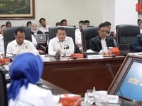 Kepala Staf Kepresidenan RI, Dudung Abdurachman saat menyampaikan keterangan usai Rapat Koordinasi Tata Kelola Ekspor Mineral Kritis Logam Tanah Jarang (LTJ) bersama kementerian, lembaga, aparat penegak hukum, BUMN, dan pelaku usaha di gedung Bina Gr