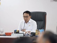 Kepala Staf Kepresidenan RI, Dudung Abdurachman saat menyampaikan keterangan usai Rapat Koordinasi Tata Kelola Ekspor Mineral Kritis Logam Tanah Jarang (LTJ) bersama kementerian, lembaga, aparat penegak hukum, BUMN, dan pelaku usaha di gedung Bina Gr
