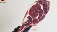 Tomahawk Angus Beku Ini Layak Jadi Bintang Meja BBQ Akhir Pekan, Ini Faktanya