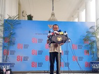 Menteri ESDM Bahlil Lahadalia memberikan keterangan pers, di Kawasan Istana Negara, Selasa, 28/7. (CNBC Indonesia/Robertus)