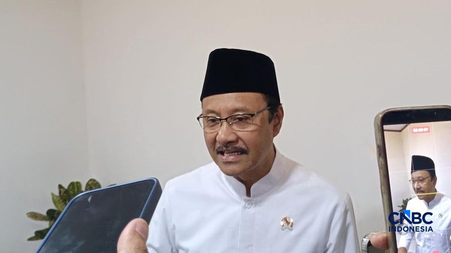 Menteri Sosial Saifullah Yusuf saat ditemui di kantor Kemenko Bidang Pangan, Jakarta, Selasa (28/7/2026). (CNBC Indonesia/Martyasari Rizki)