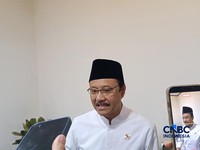 Menteri Sosial Saifullah Yusuf saat ditemui di kantor Kemenko Bidang Pangan, Jakarta, Selasa (28/7/2026). (CNBC Indonesia/Martyasari Rizki)