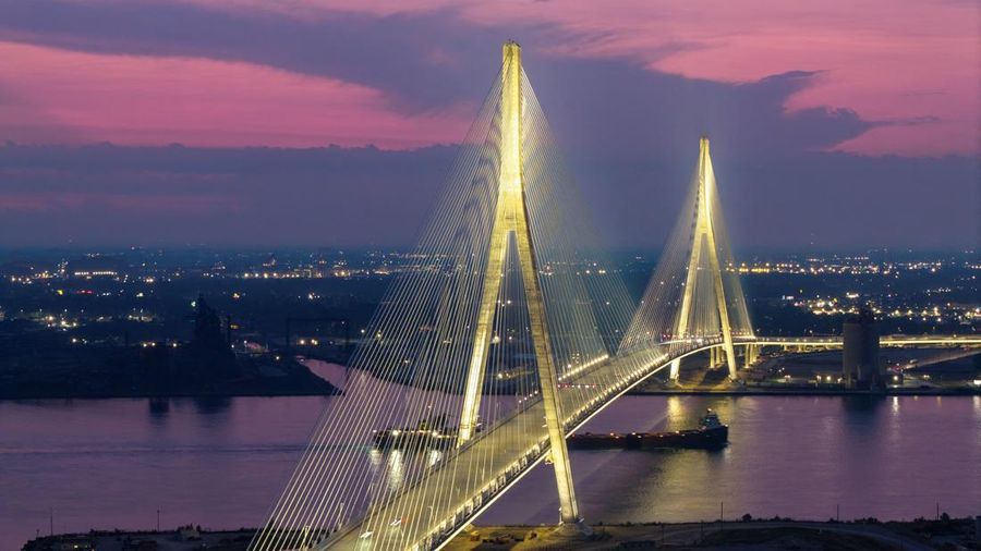 Pemandangan dari drone Jembatan Internasional Gordie Howe senilai $4,7 miliar, yang menghubungkan Windsor, Ontario dan Detroit, Michigan, pada hari pembukaannya di Windsor, Ontario, Kanada, 27 Juli 2026.