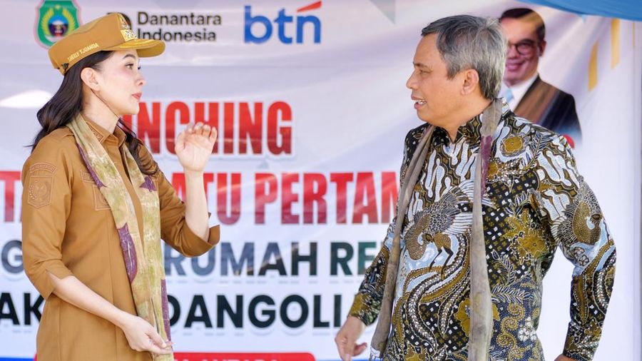 Penyerahan support Program Rumah Tidak Layak Huni (RTLH) dan peletakan batu pertama pembangunan rumah layak huni di Sidangoli, Kecamatan Jailolo Selatan, Kabupaten Halmahera Barat, Maluku Utara, Selasa (28/7). (Dok BTN)