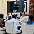 Presiden Prabowo Subianto memimpin rapat bersama jajaran Komite Stabilitas Sistem Keuangan (KSSK) di Istana Merdeka, Jakarta, Senin (27/7/2026). (Instagram/sekretariat.kabinet)