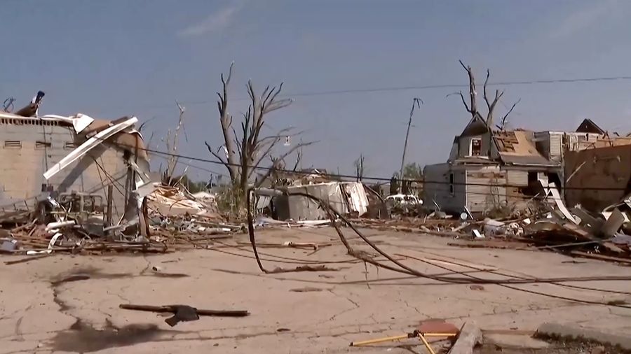 Sebuah tornado menerjang sebagian wilayah Wisconsin bagian timur, Amerika Serikat, pada Senin siang (27/7/2026), mengakibatkan kerusakan parah pada bangunan serta memutus aliran listrik bagi ribuan warga. (Tangkapan Layar Video Reuters/ABC AFFILIATE