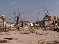 Sebuah tornado menerjang sebagian wilayah Wisconsin bagian timur, Amerika Serikat, pada Senin siang (27/7/2026), mengakibatkan kerusakan parah pada bangunan serta memutus aliran listrik bagi ribuan warga. (Tangkapan Layar Video Reuters/ABC AFFILIATE
