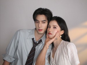Sosok Zhang Jingyi, Pacar Song Weilong di Drama China Love For You