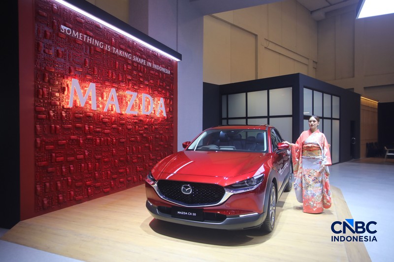The All New Mazda 6e Fastback yang merupakan mobil listrik kedua keluaran Mazda ditampilkan dalam acara GIIAS 2026 di ICE BSD, Kabupaten Tangerang, Banten, Rabu (29/7/2026). (CNBC Indonesia/Faisal Rahman)
