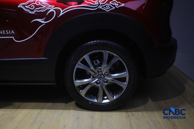 All New Mazda CX-30 yang dirakit di Indonesia ditampilkan dalam acara GIIAS 2026 di ICE BSD, Kabupaten Tangerang, Banten, Rabu (29/7/2026). (CNBC Indonesia/Faisal Rahman)