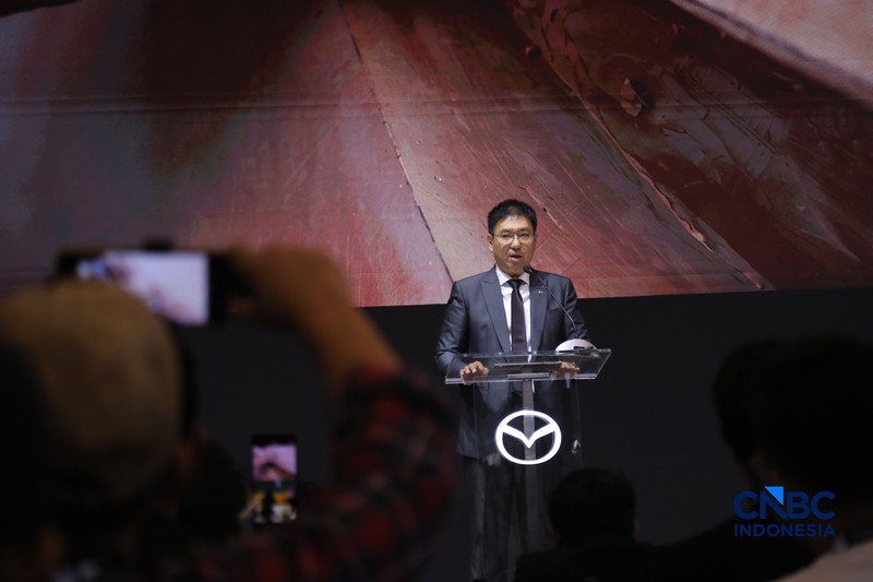 The All New Mazda 6e Fastback yang merupakan mobil listrik kedua keluaran Mazda ditampilkan dalam acara GIIAS 2026 di ICE BSD, Kabupaten Tangerang, Banten, Rabu (29/7/2026). (CNBC Indonesia/Faisal Rahman)