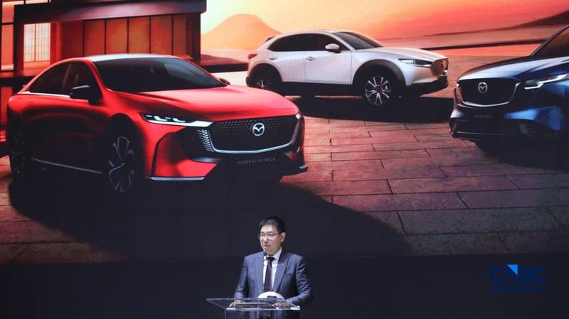Chief Operating Officer PT. Eurokars Motor Indonesia, Ricky Thio menjelaskan produk terbaru Mazda dalam acara GIIAS 2026 di ICE BSD, Kabupaten Tangerang, Banten, Rabu (29/7/2026). (CNBC Indonesia/Faisal Rahman)