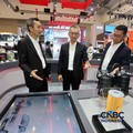 Direktur Solusi Bisnis dan LCV Business PT IAMI Anjar Rosjadi (kiri) di GIIAS 2026, Rabu (29/7/2026). (CNBC Indonesia/Ferry Sandi)
